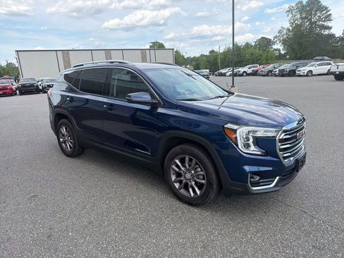 Used 2023 GMC Terrain SLT image 8