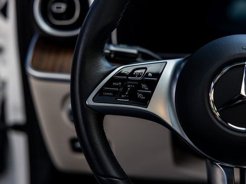 Used 2025 Mercedes-Benz C 300 4MATIC Sedan image 40