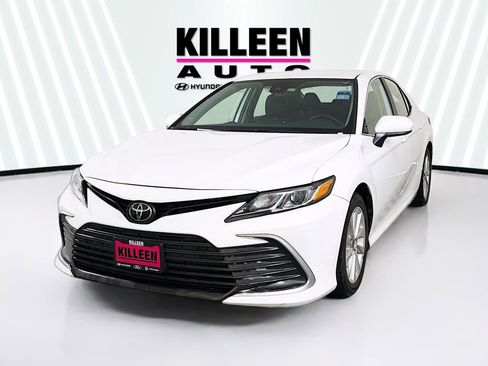Used 2024 Toyota Camry LE image 3