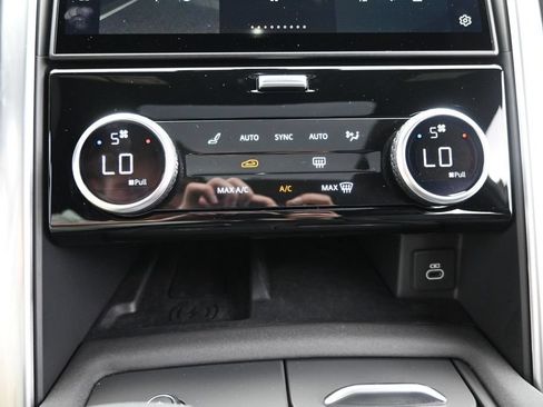 Used 2025 Land Rover Discovery S AWD/4WD image 30
