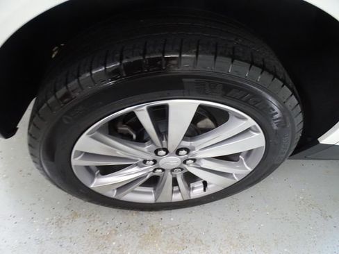 Certified 2023 Cadillac XT5 Premium Luxury FWD image 28