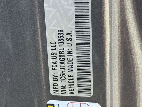 Used 2024 Jeep Gladiator Sport image 31