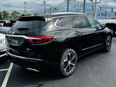 Used 2021 Buick Enclave Essence image 3