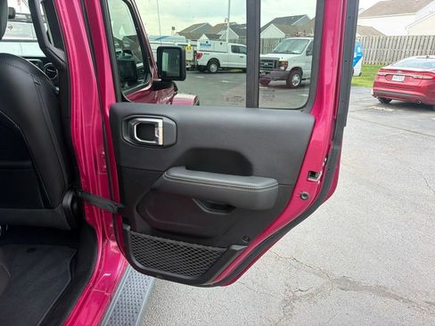 Used 2022 Jeep Wrangler Unlimited Sahara AWD/4WD image 50