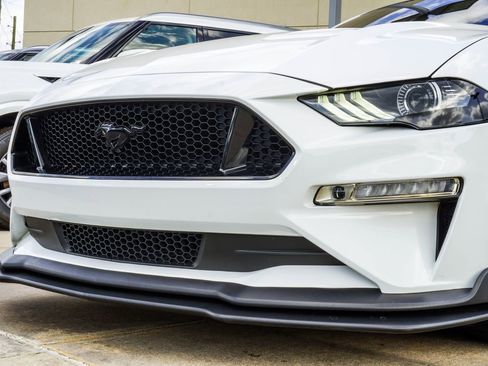 Used 2019 Ford Mustang GT RWD image 2