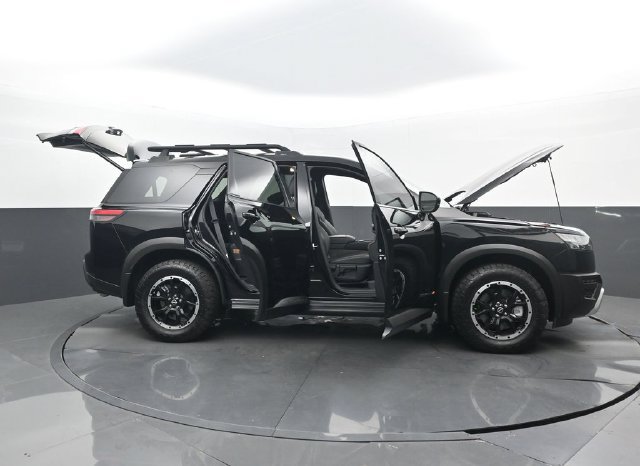 Used 2025 Nissan Pathfinder Rock Creek AWD/4WD image 31