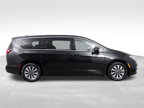Used 2022 Chrysler Pacifica Touring-L FWD image 11