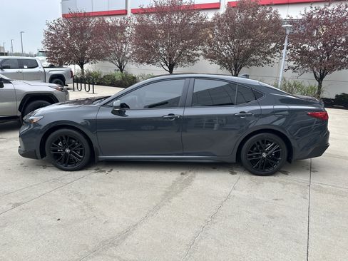 Used 2026 Toyota Camry SE image 9