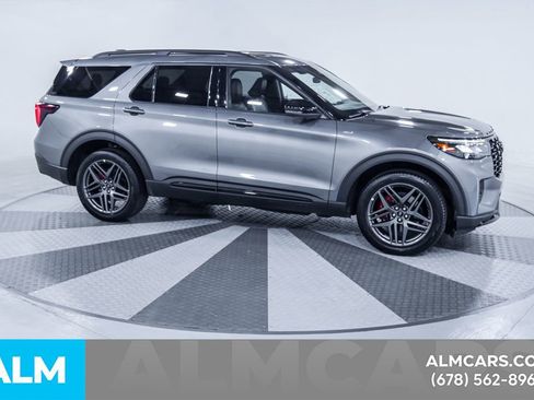 Used 2025 Ford Explorer ST-Line w/ ST-Line Street Pack AWD/4WD image 13