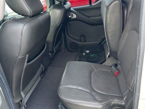 Used 2015 Nissan Frontier PRO-4X w/ Pro-4x Luxury Package image 42