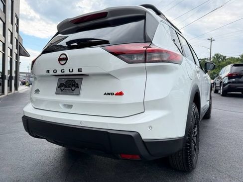 Used 2025 Nissan Rogue SV AWD/4WD image 9