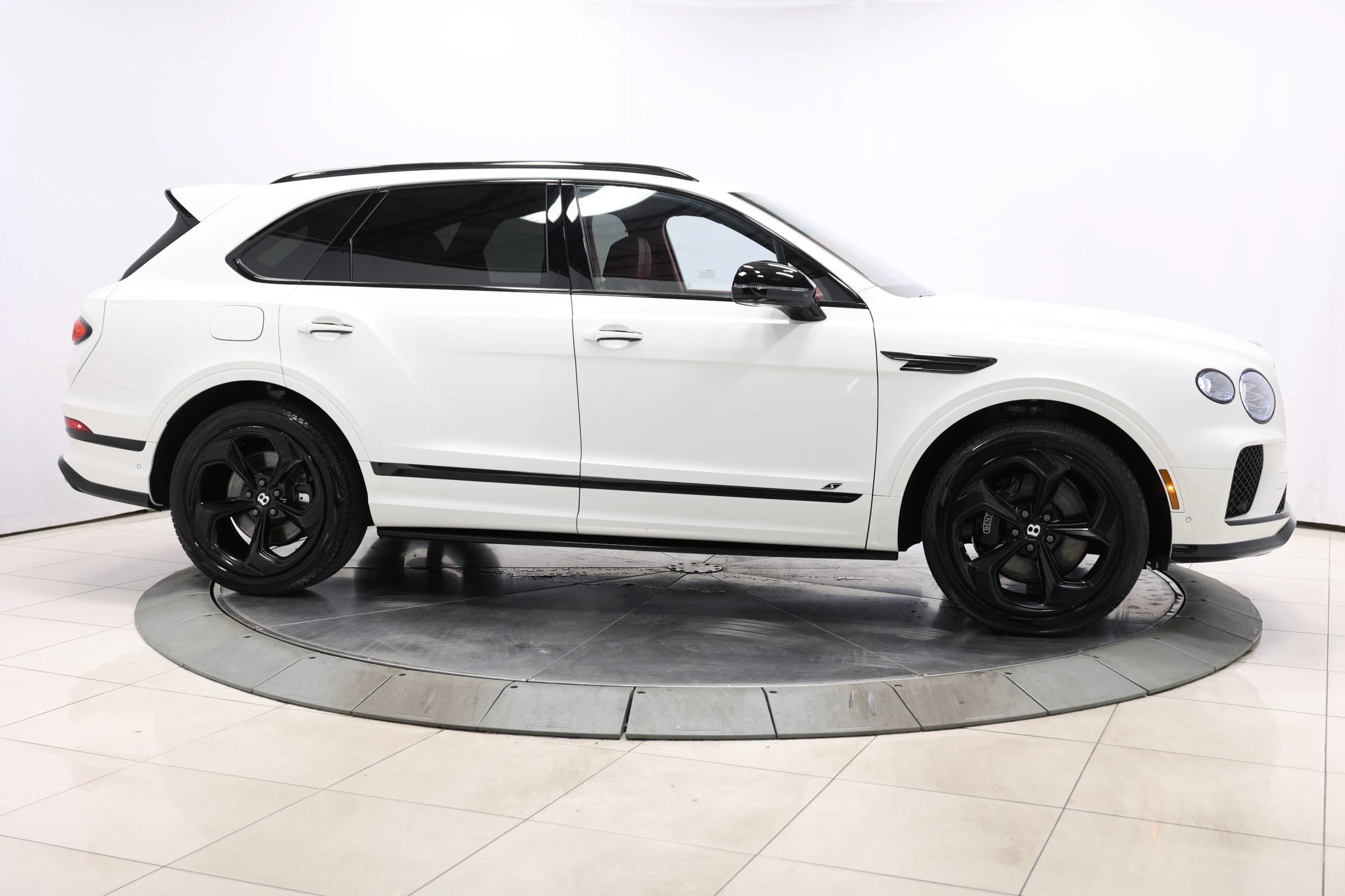Used 2022 Bentley Bentayga AWD/4WD image 84