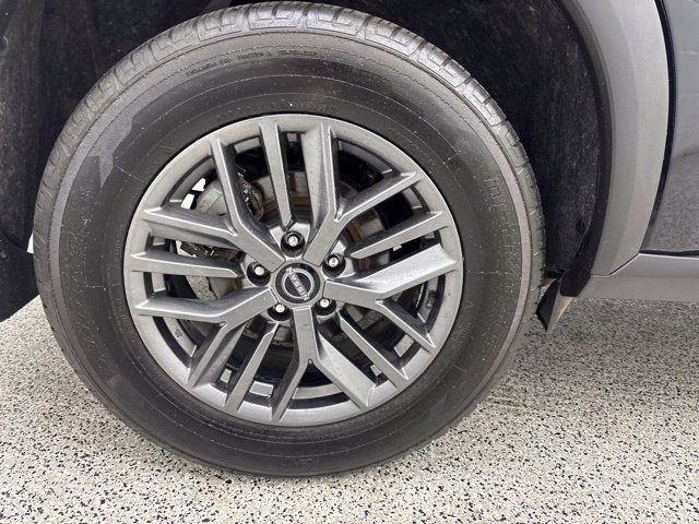 Used 2023 Nissan Rogue S AWD/4WD image 9
