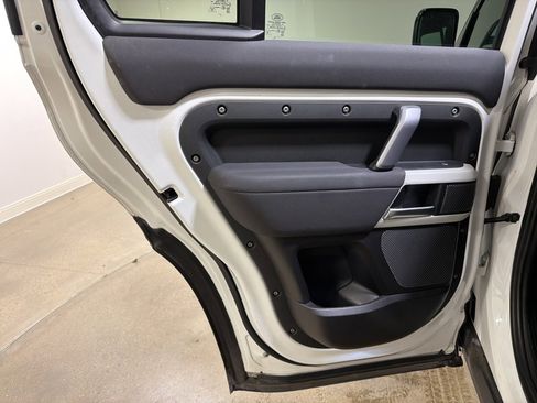 Used 2022 Land Rover Defender 110 X-Dynamic SE image 20