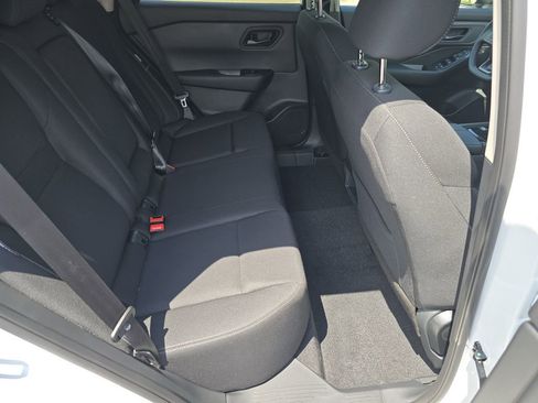 Used 2025 Nissan Rogue S image 19