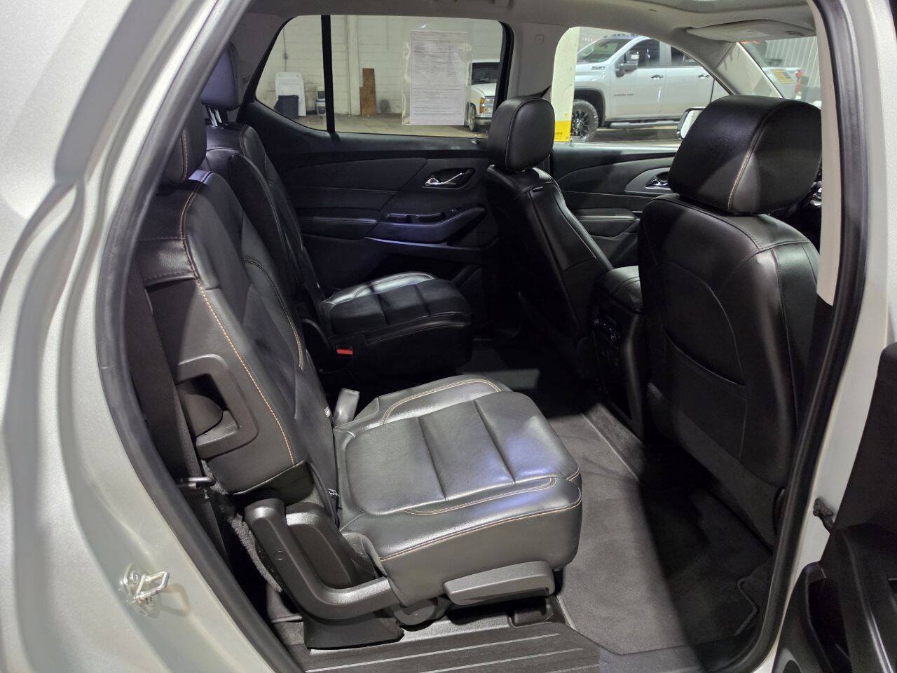 Used 2019 Chevrolet Traverse LT w/ LT Premium Package AWD/4WD image 32
