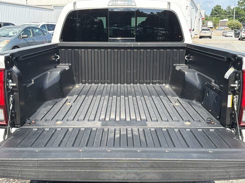 Used 2022 Toyota Tacoma SR5 w/ Technology Package RWD image 18