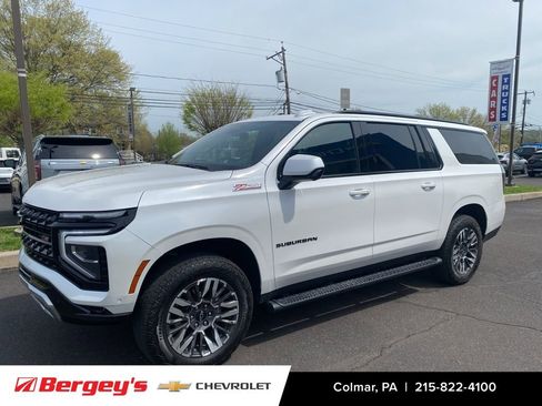 Used 2025 Chevrolet Suburban Z71 image 9