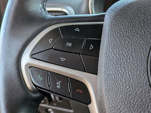 Used 2018 Jeep Grand Cherokee Laredo image 10