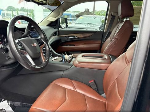 Used 2020 Cadillac Escalade Luxury AWD/4WD image 8