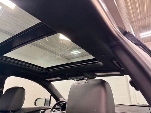 Used 2025 Cadillac XT5 Premium Luxury image 17