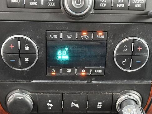 Used 2014 Chevrolet Suburban LT AWD/4WD image 26
