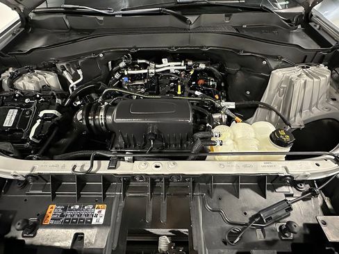 Used 2023 Ford Explorer XLT w/ Equipment Group 202A AWD/4WD image 43