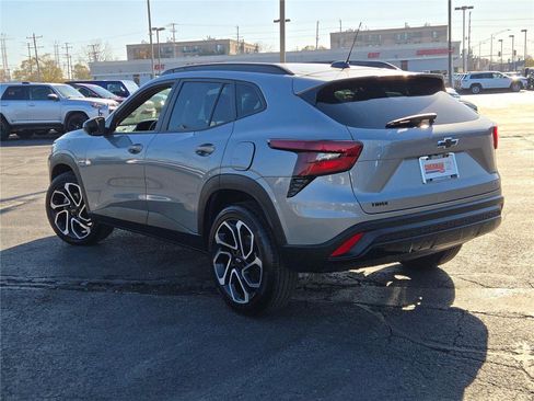 Used 2024 Chevrolet Trax RS w/ Sunroof Package image 16