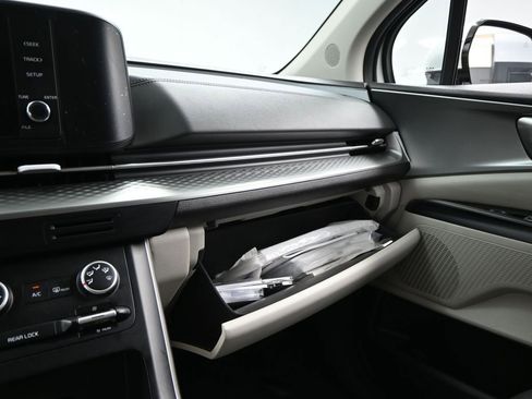 Used 2024 Kia Carnival LX image 29