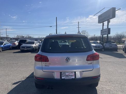 Used 2016 Volkswagen Tiguan S image 6