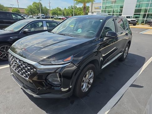 Used 2020 Hyundai Santa Fe SE image 1