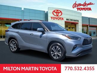 Used 2022 Toyota Highlander XLE FWD video 1
