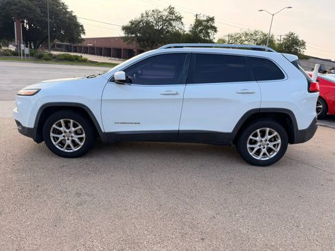 Used 2015 Jeep Cherokee Latitude w/ Cold Weather Group FWD image 2
