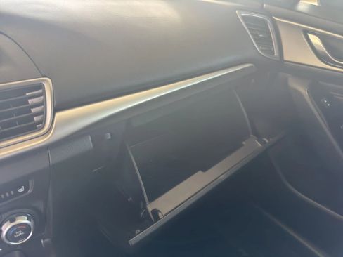 Used 2018 MAZDA MAZDA3 Touring image 31