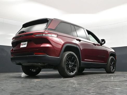 Used 2025 Jeep Grand Cherokee Altitude AWD/4WD image 51