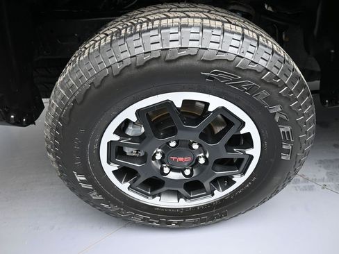 Certified 2025 Toyota Tacoma TRD Off-Road image 12