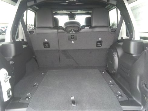 New 2026 Jeep Wrangler Unlimited Rubicon w/ Technology Group image 8