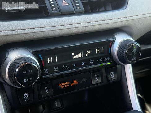 Used 2021 Toyota RAV4 XLE Premium image 21