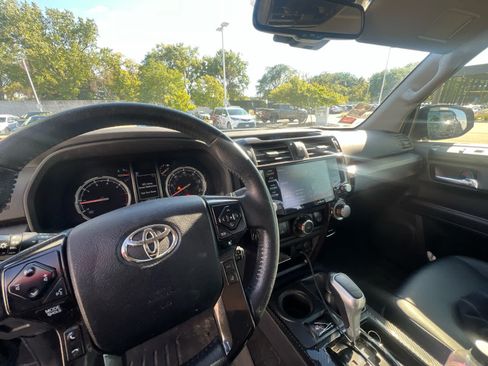 Certified 2022 Toyota 4Runner TRD Off-Road Premium AWD/4WD image 10