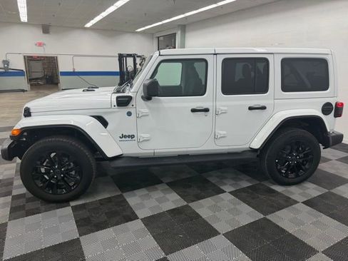 Used 2025 Jeep Wrangler Unlimited Sahara image 5