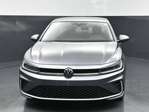 Used 2026 Volkswagen Jetta SE FWD image 8