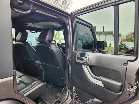 Used 2017 Jeep Wrangler Unlimited Sahara w/ Dual Top Group AWD/4WD image 43