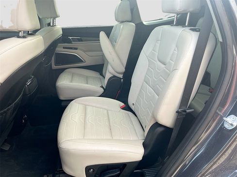 Used 2022 Kia Telluride SX w/ SX Prestige Package image 26
