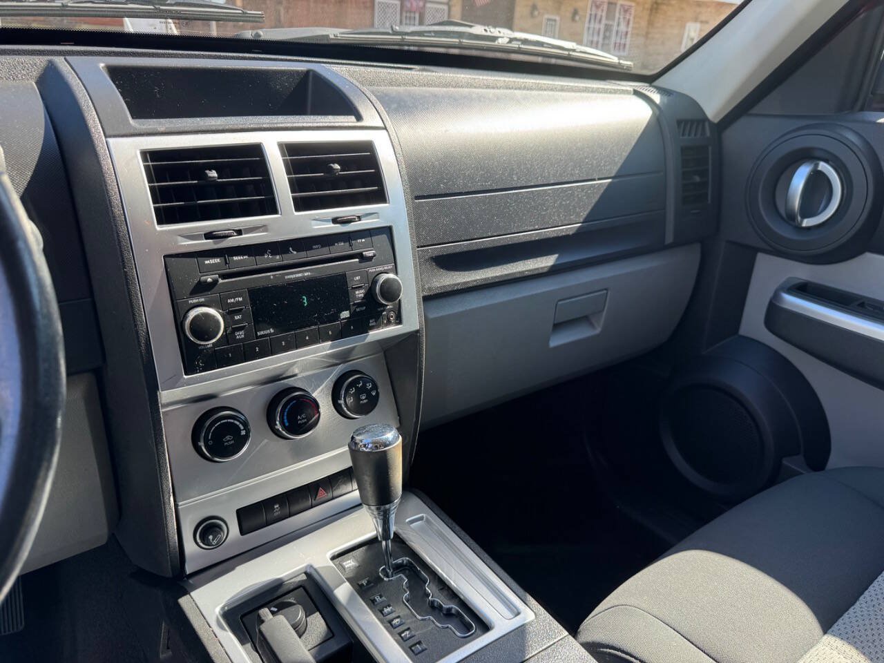 Used 2010 Dodge Nitro SXT AWD/4WD image 15