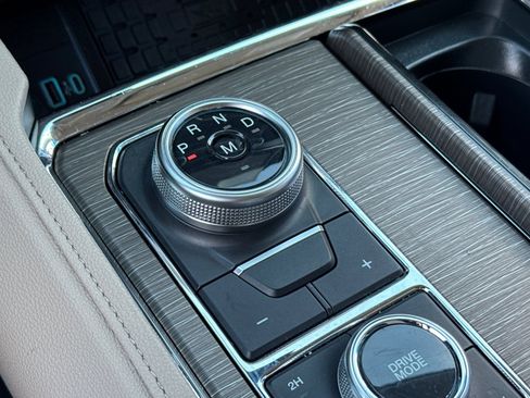 Used 2024 Ford Expedition Limited image 32