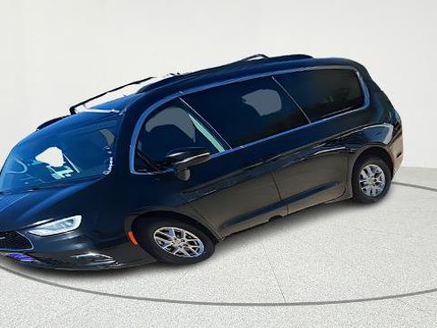 Used 2022 Chrysler Pacifica Touring-L FWD image 3