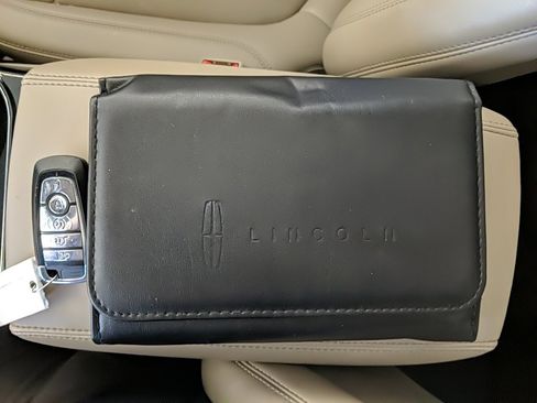 Certified 2022 Lincoln Nautilus Reserve w/ Equipment Group 201A image 29