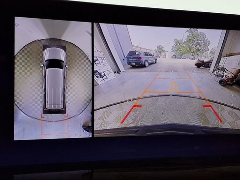 Used 2025 Cadillac Escalade ESV Sport Platinum w/ LPO, Floor Liner Package AWD/4WD image 10