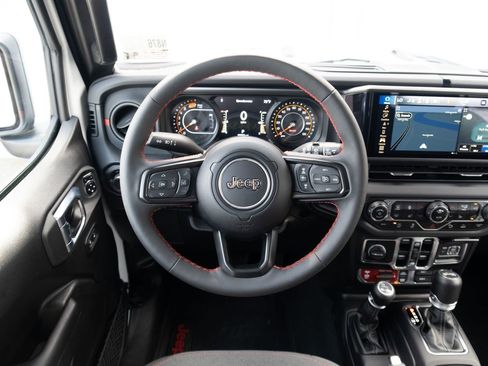 Used 2024 Jeep Wrangler Unlimited Rubicon w/ Technology Group AWD/4WD image 2