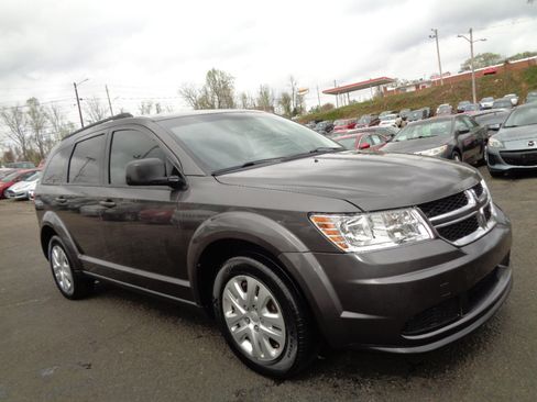 Used 2018 Dodge Journey SE image 3